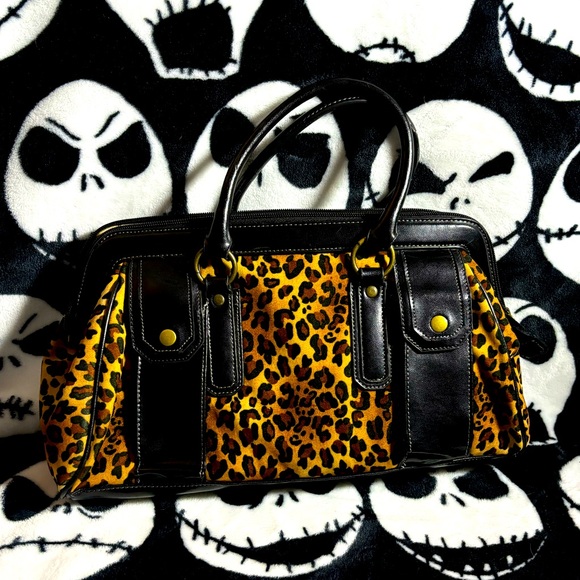 Elka Accessories Leopard Print Purse - Picture 1 of 5